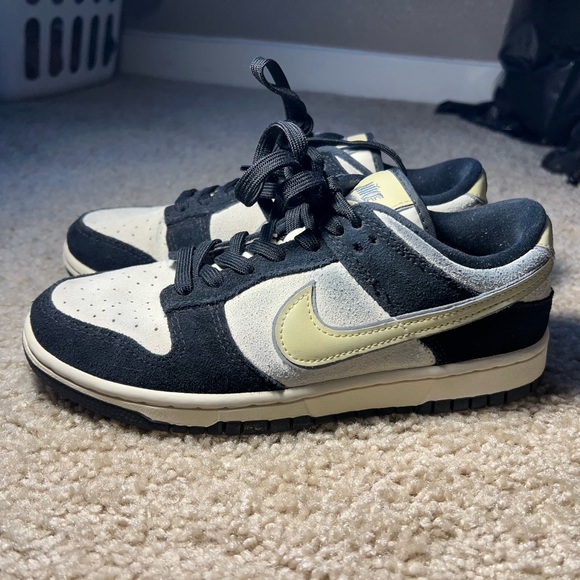 Nike Women's Dunk lows - Picture 1 of 6